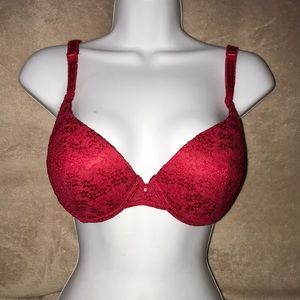 Victoria’s Secret 36C Red push up padded bra with floral detail 💕